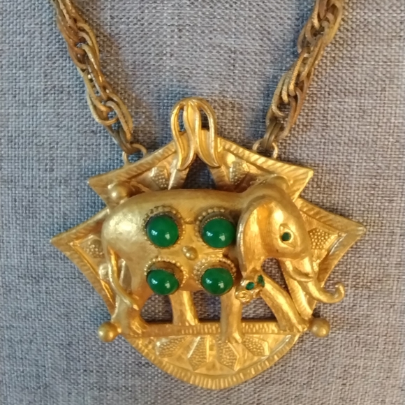 Vintage Art Deco Style Elephant Cabochon Jeweled Necklace - Picture 2 of 13